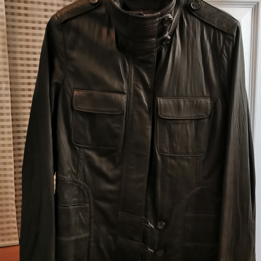 DANIER Black Leather Jacket with Stand-Up Collar and Slim Fit